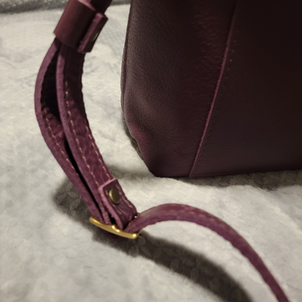 Portland Leather Plum Zipper Tote Bag - Picture 7 of 15